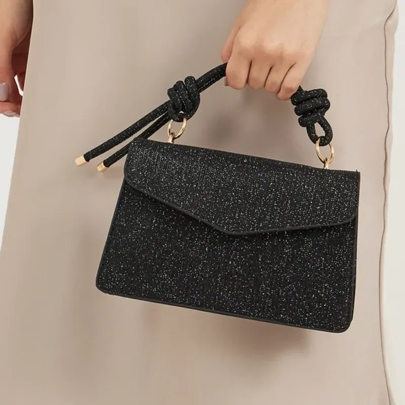 Cartera negra con brillo