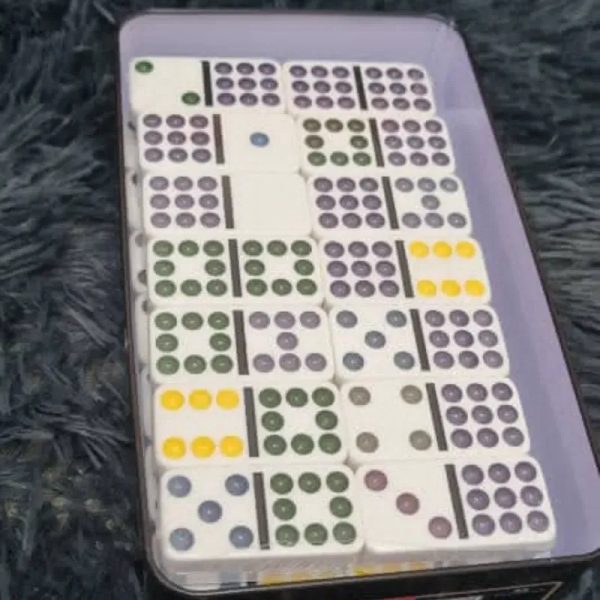 DOMINO IMPORTADO DE NÁCAR DE COLORES Y PARTE DE ATRÁS BLANCA