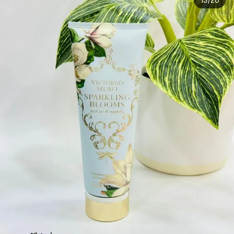 Crema Sparkling Blooms