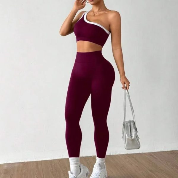 Conjunto deportivo color cereza