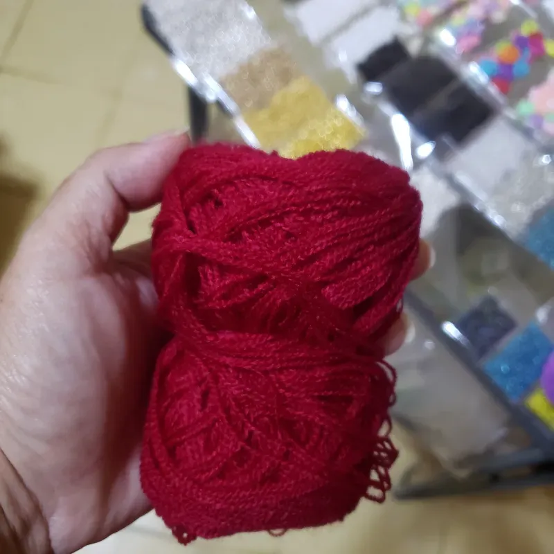 Hilo acrilán rojo