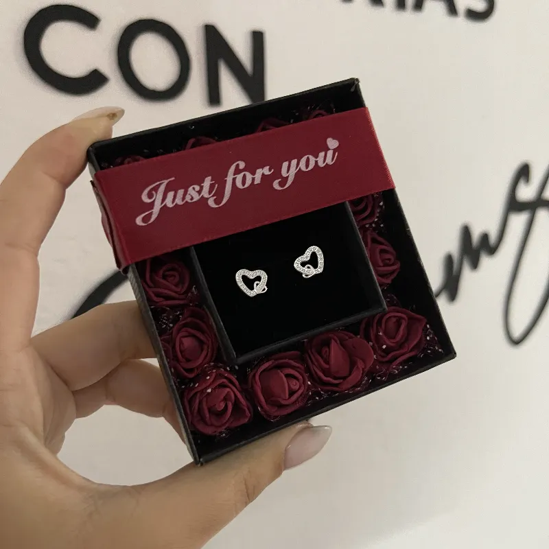 Aretes de plata Corazones enlazados