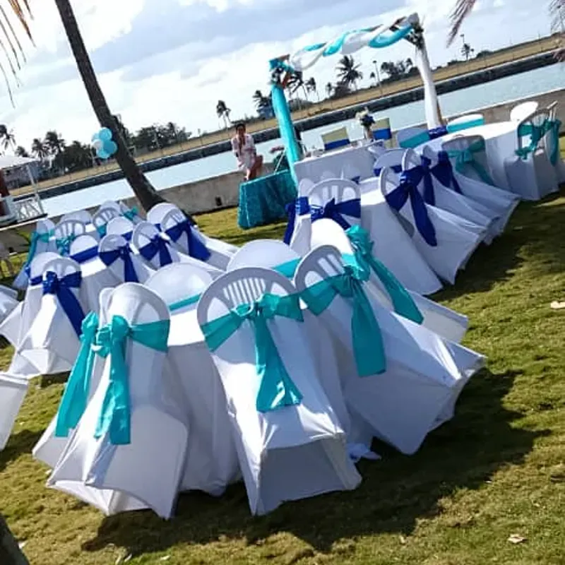 Alquiler de Mesas, Sillas, Manteles, Forros y Cintas.