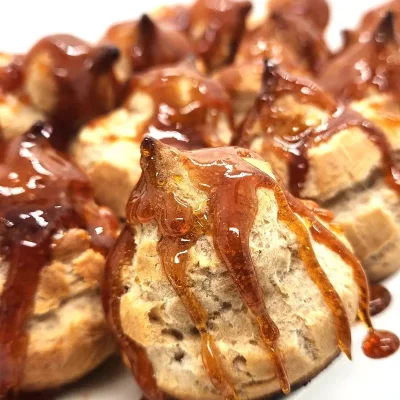 Petit Choux Dulce De Leche Y Caramelo