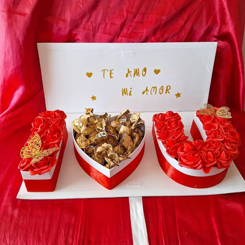 Caja de regalo  con rosas y bombones