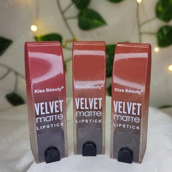 Labiales nude