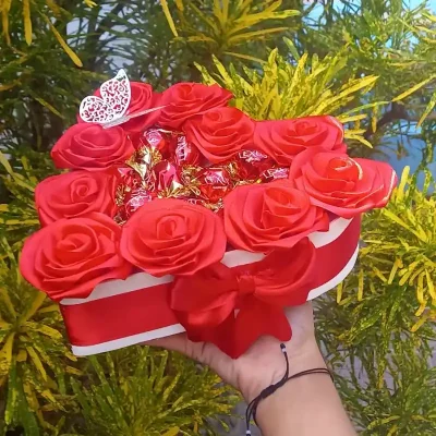 Corazón con Borde de Rosas