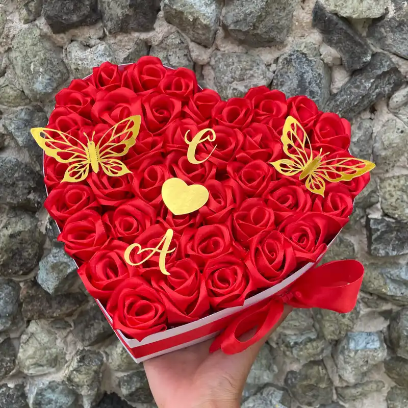 Bouquet de 41 rosas eternas