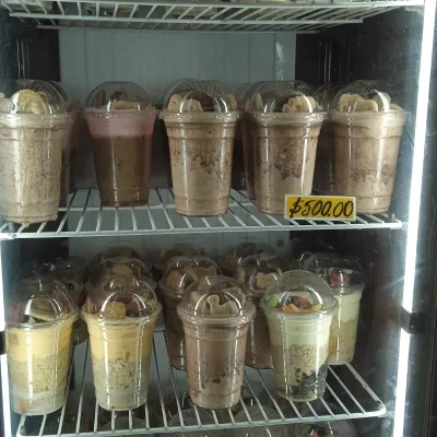 Dulce 3 leches con crema chantilly