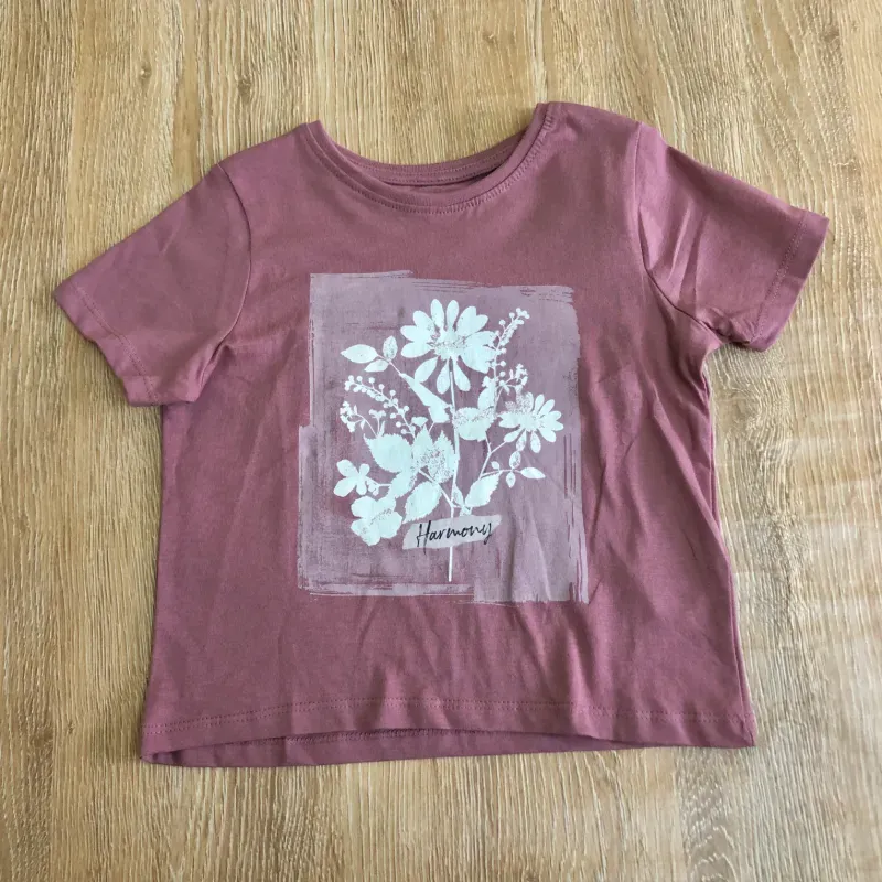 Pulóver con flores color rojo vino