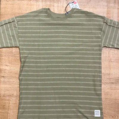 Pulóver color verde olivo con rayas