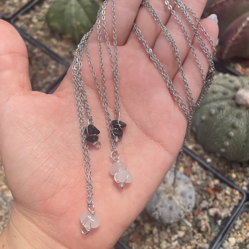 Collar de piedras naturales.