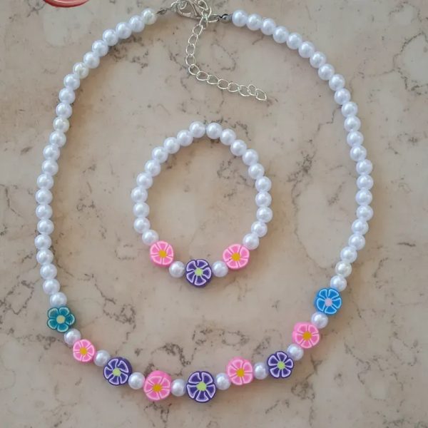 Pulsa y collar para niñas