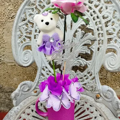 Jarra con osito y rosa eterna