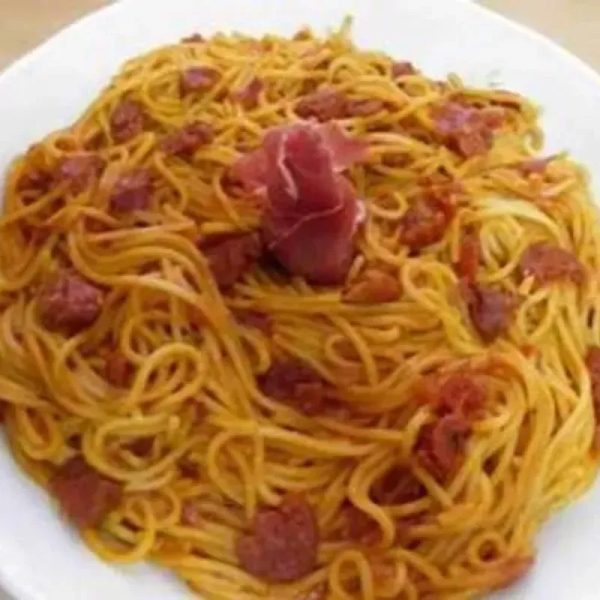Espaguetis c/ Jamón Prensado y Queso Gouda