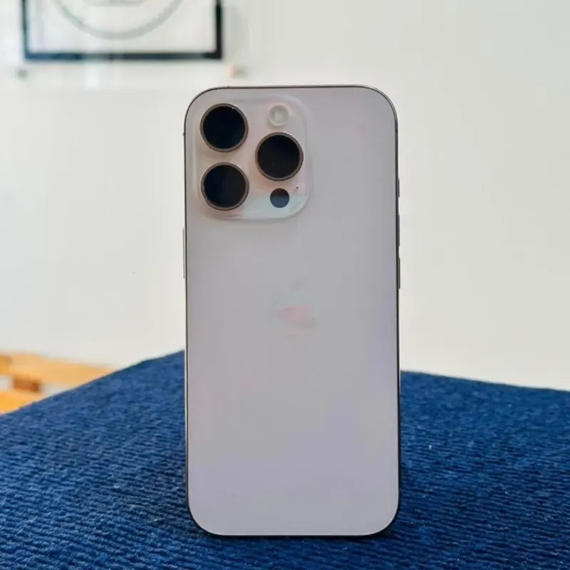 IPhone 16 Pro de 128 GB (Versión ESIM, 90% Batería)