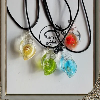 Colgante de caracoles flourecentes