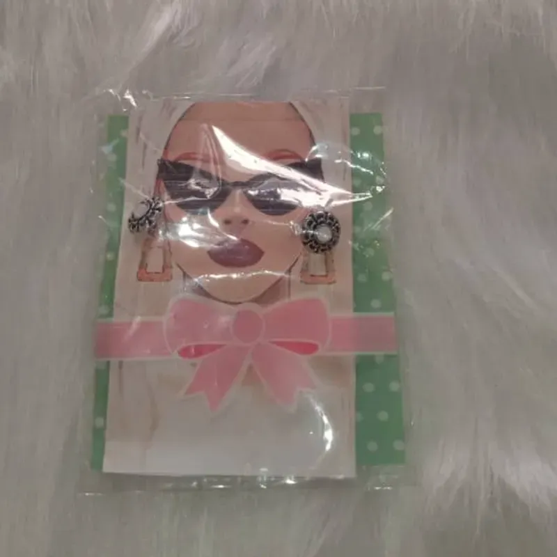 SURTIDO-ARETES EN SOBRE LISTO PARA REGALAR