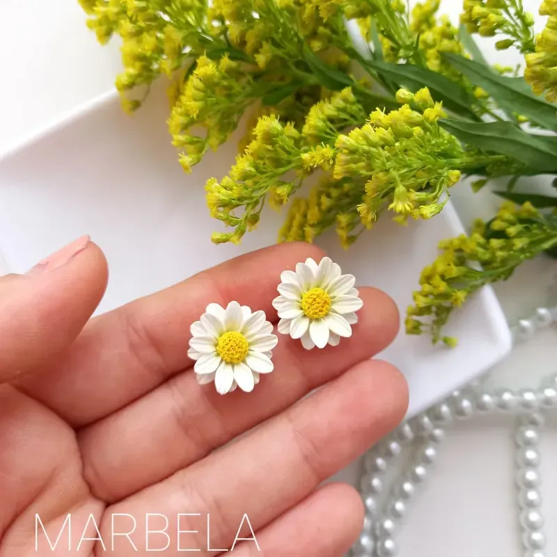 ✨Aretes Pegaditos de Margaritas✨