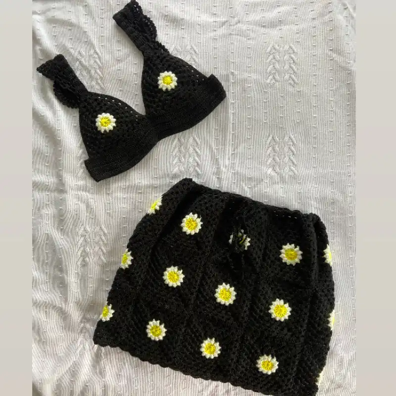 Conjunto de top y saya tejido a grannys