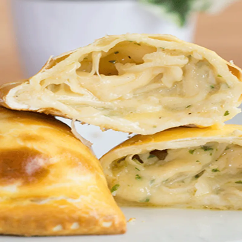 Empanada de Cebolla y Queso Blanco