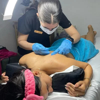 2500 pesos  Limpieza Profunda de Espalda