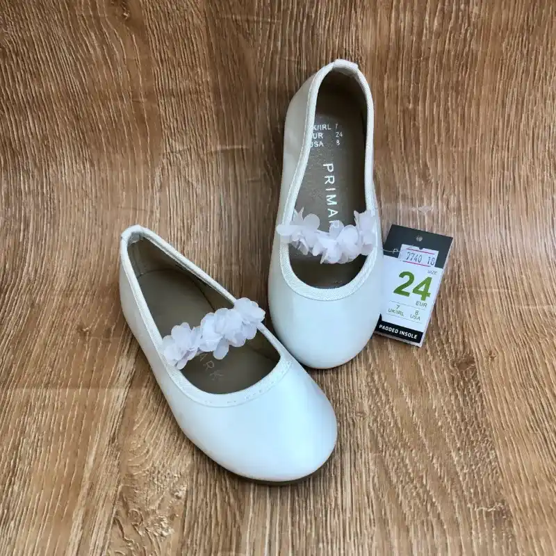 Ballerinas de como blanco con flores