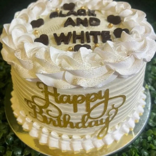 Cake de masa de chocolate...dos masas, un relleno, vestido con merengue