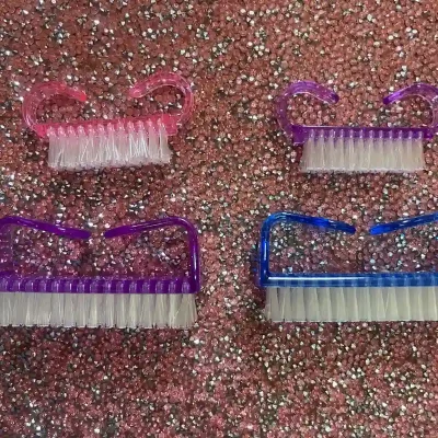 Cepillos para uñas grandes y pequeños