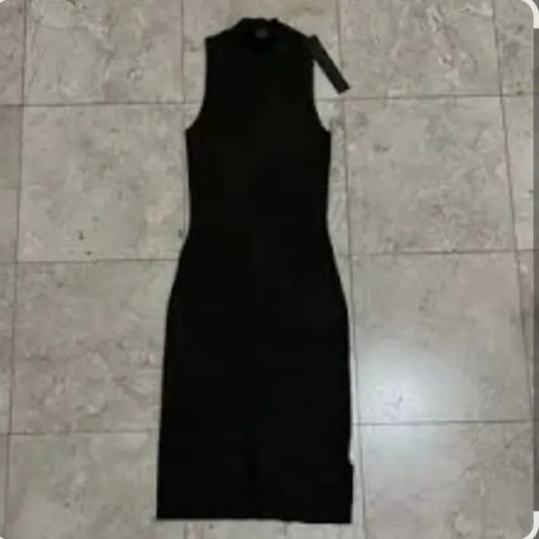 Vestido Negro de cuello alto