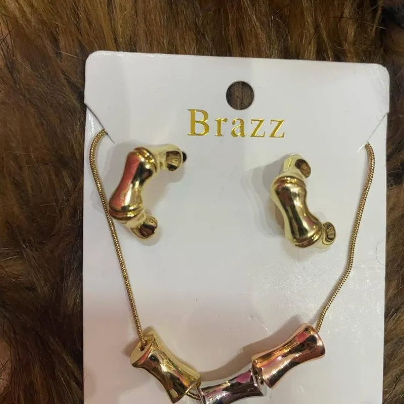 Juego de cadena y aretes