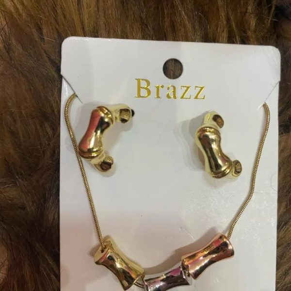Juego de cadena y aretes