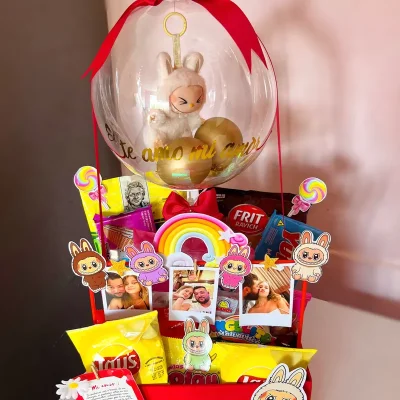 Caja de Labubu con Ramo