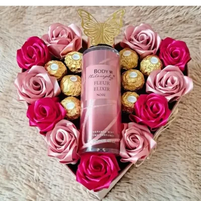 Cajita corazón + 11 rosas + 6 bombones + colonia