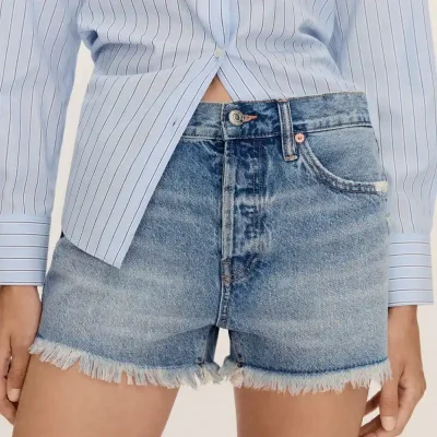 Short bajo deshilachado