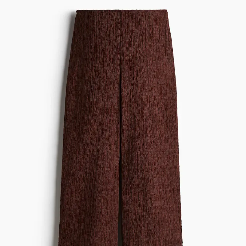 Pantaloneta carmelita con textura