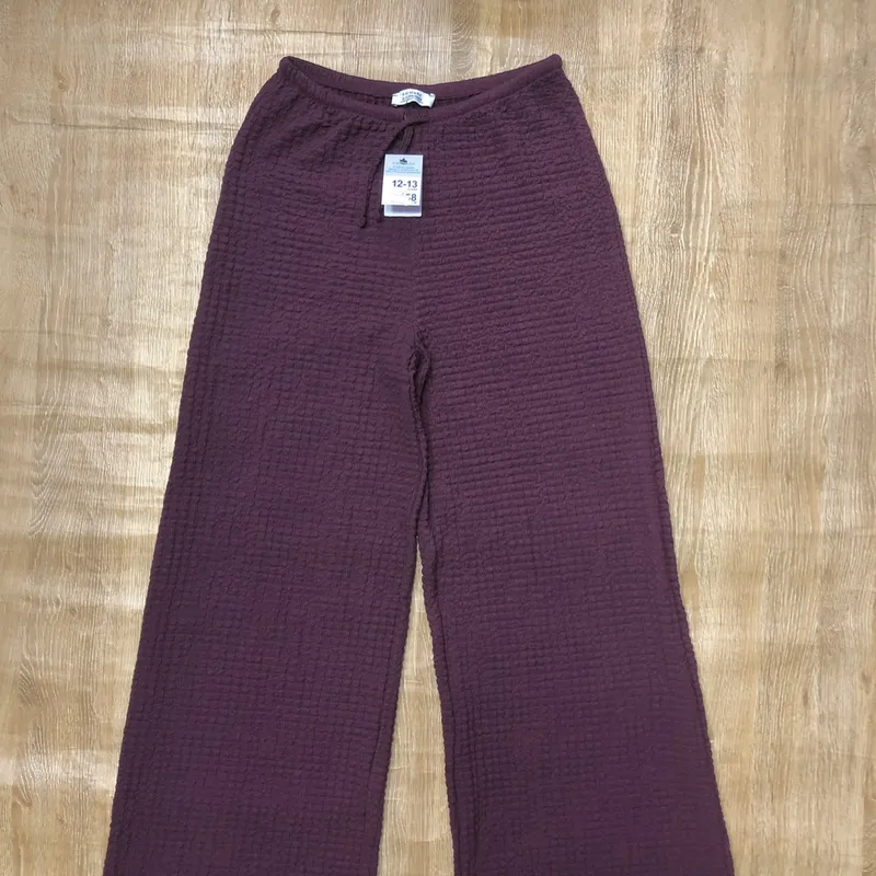 Pantaloneta color rojo vino