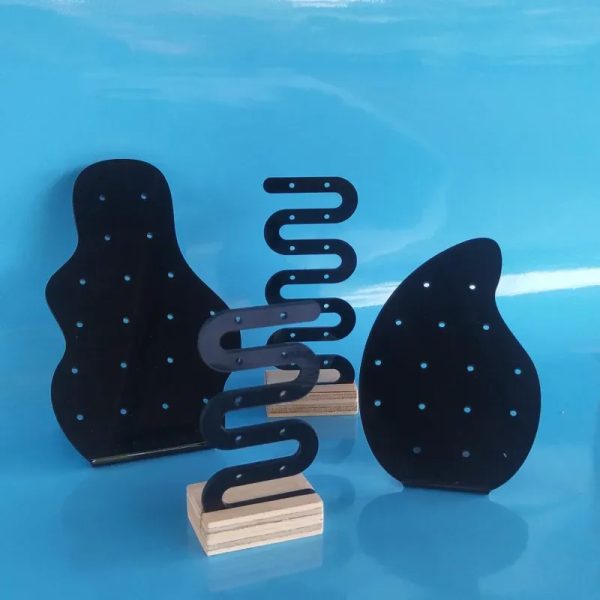 Expositores de aretes con formas irregulares