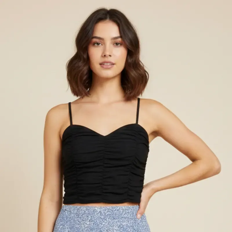 Blusa corta negra de tirantes