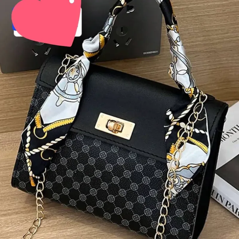 Cartera Negra Pañuelo