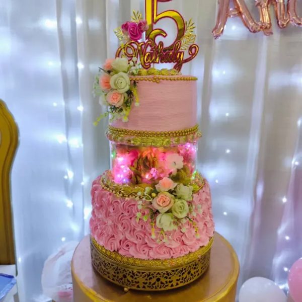Cake de dos piso con Luces de Ada