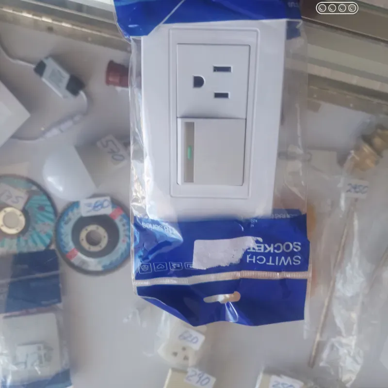 Tomacorriente combinado