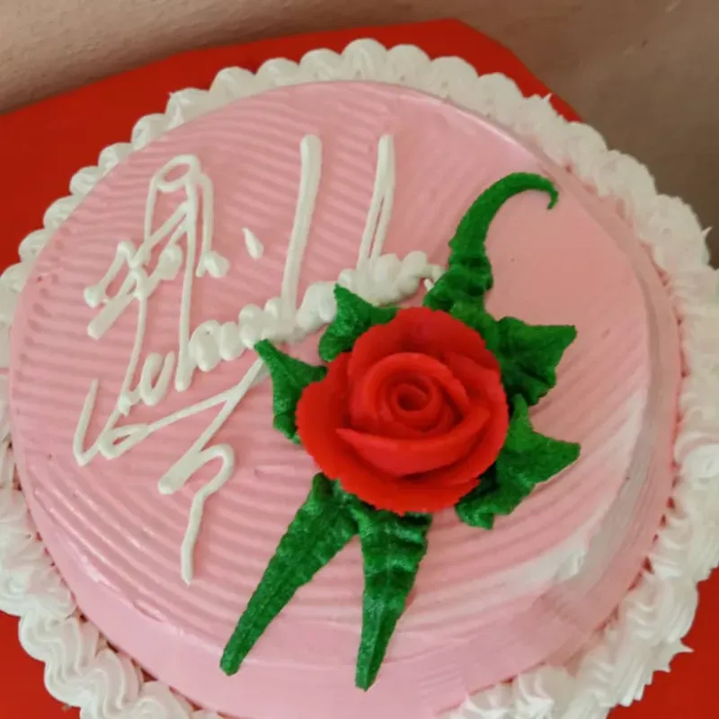 Cake de merengue con rellenos importados