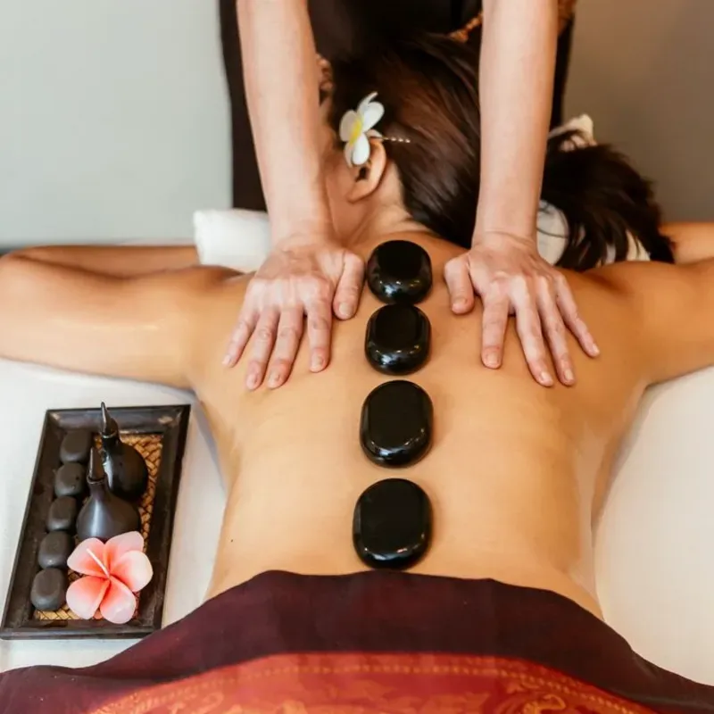 MASAJE AYURVÉDICO (HOT STONE) Con Piedras Caliente.