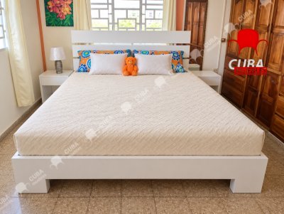 Cama Armony King Size con 2 Mesitas