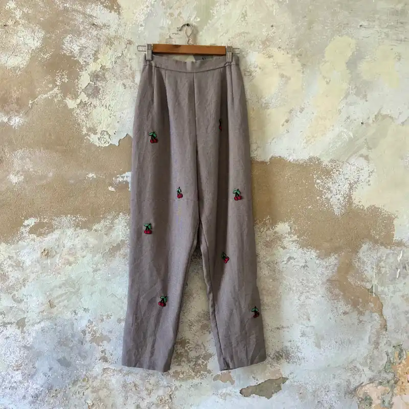 Pantalon capri con cerezas