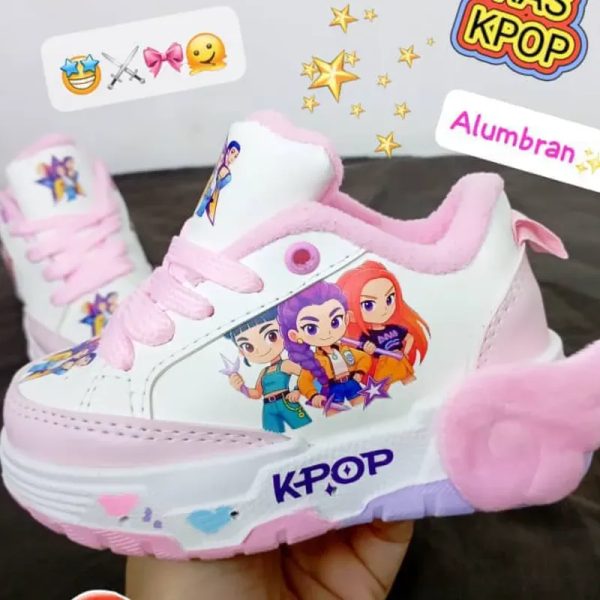 GUERRAS K-POP CORTE BAJO DETALLES ROSA  Alumbran