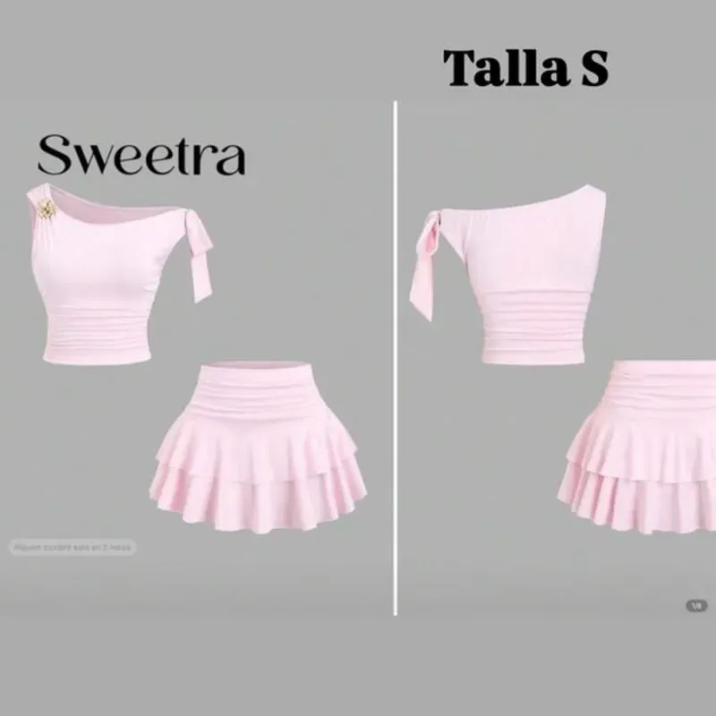 Conjunto de mini falda con vuelos y blusa