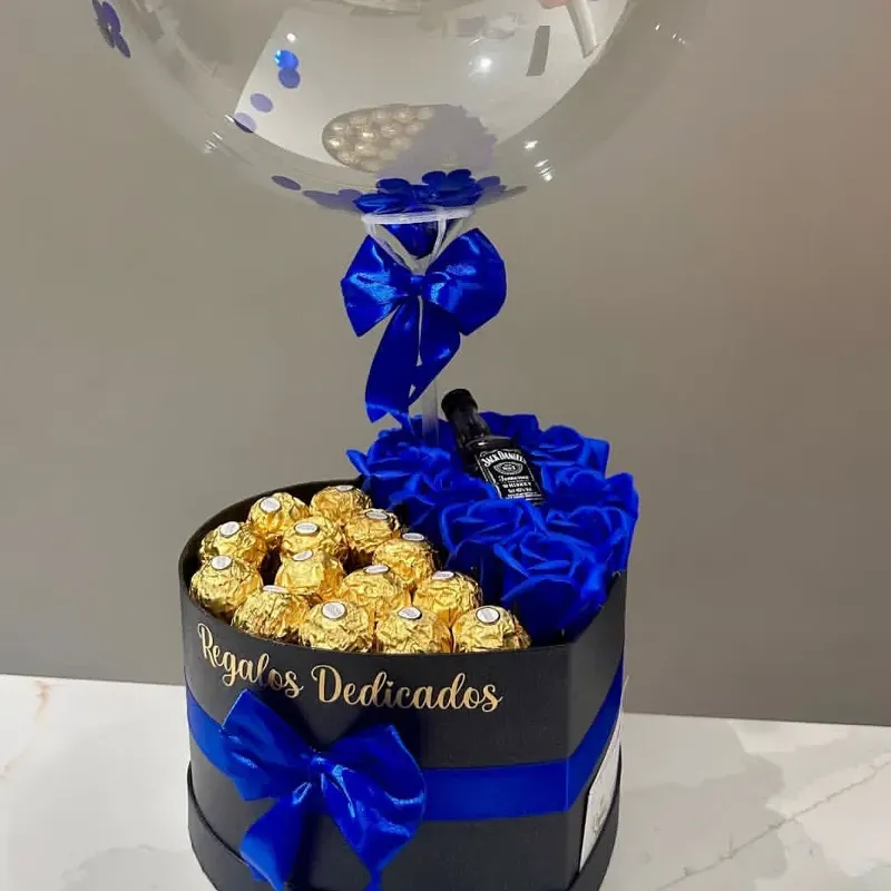 Cesta corazón rosas