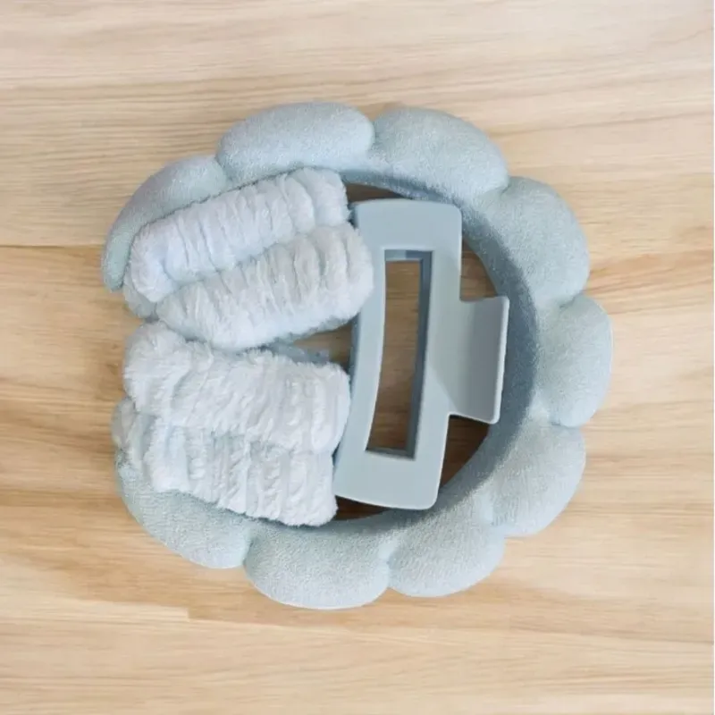 Set de diadema , muñequeras y pellizco para rutina de cuidado facial o maquillaje